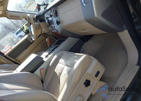 2010 Ford Expedition Eddie Bauer/King Ranch z USA, uszkodzony, nr VIN 1FMJU1J52AEB68280